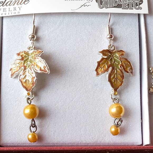 3 Pairs of Dangle Earrings, Butterflies, Leafs, Snowflakes - Picture 9 of 16